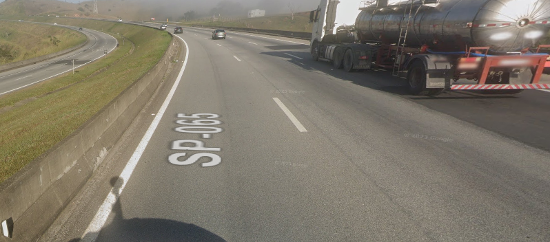 Engavetamento deixa vários feridos em Rodovia do Vale do Paraíba