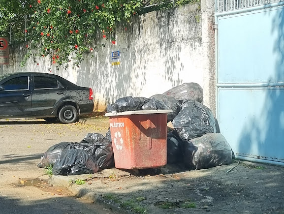 Moradores de Pinda ficam sem coleta de lixo