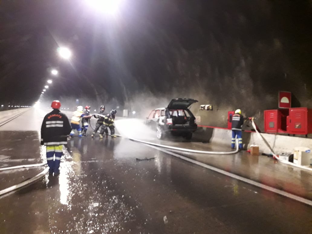 Incêndio em carro fecha novo túnel da Tamoios