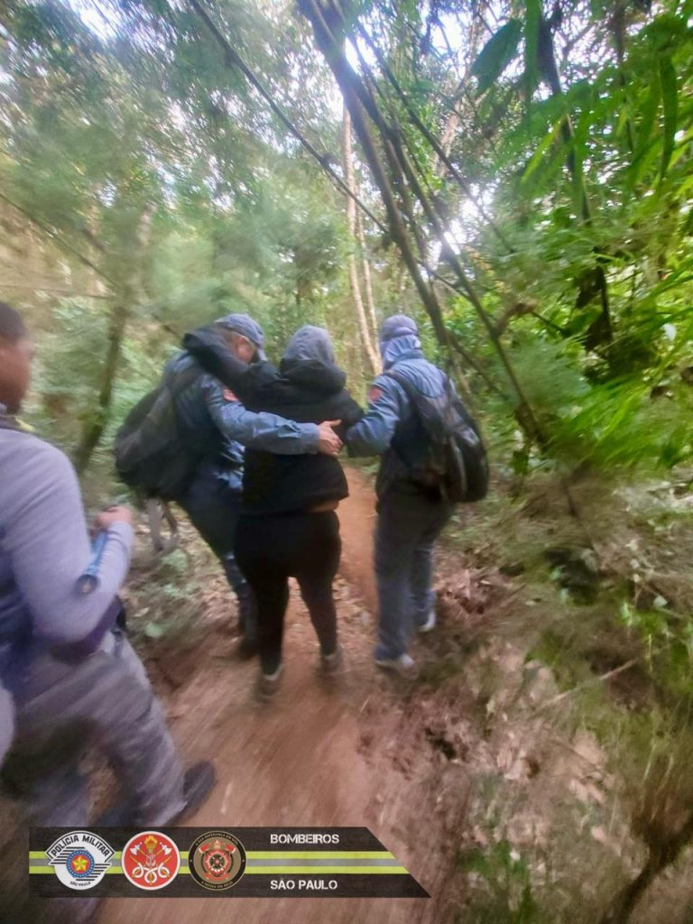 Salvamento no Pico dos Marins mobiliza Bombeiros após mal súbito de mulher, de 57 anos, em trilha de 1.800 metros de altitude 1 Salvamento no Pico dos Marins