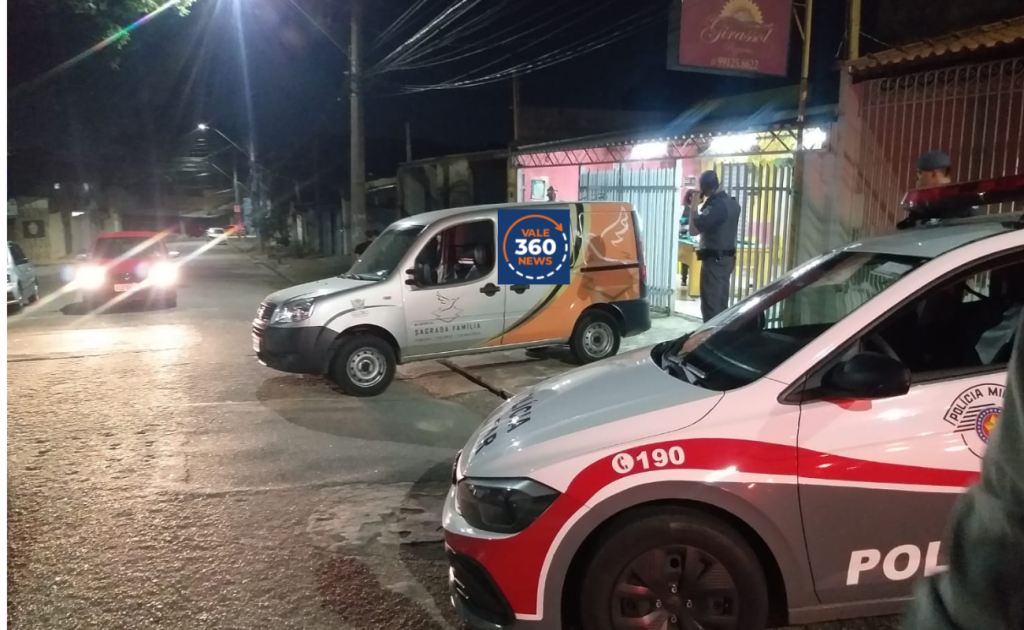 Homem é morto a tiros por mascarados no bar da mãe em Taubaté 1 Homem é morto a tiros por mascarados no bar da mãe em Taubaté