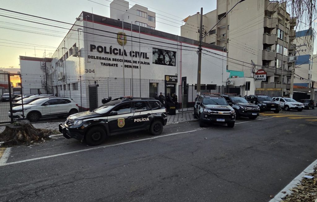 van alugada pela Prefeitura de Taubaté