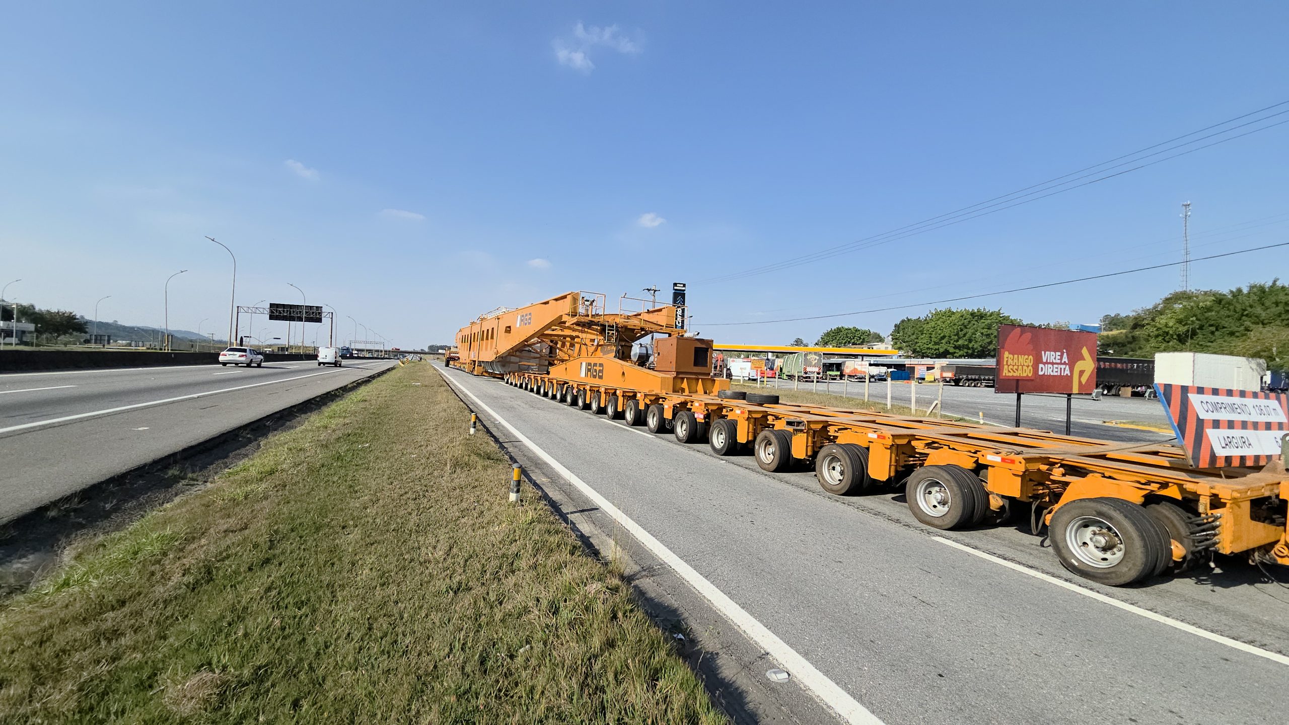 Programe-se: Mega carreta de 845 toneladas inicia deslocamento de 77 km pela Via Dutra entre Guararema e Pinda