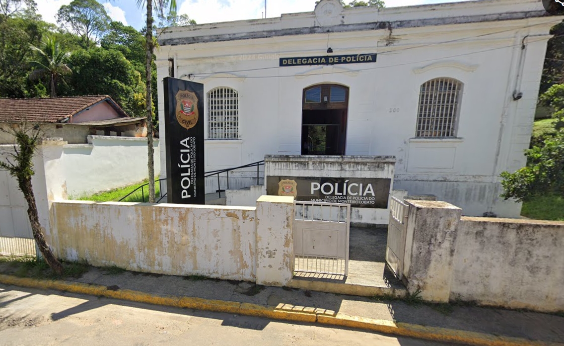 Homem cai de telhado e morre em Monteiro Lobato