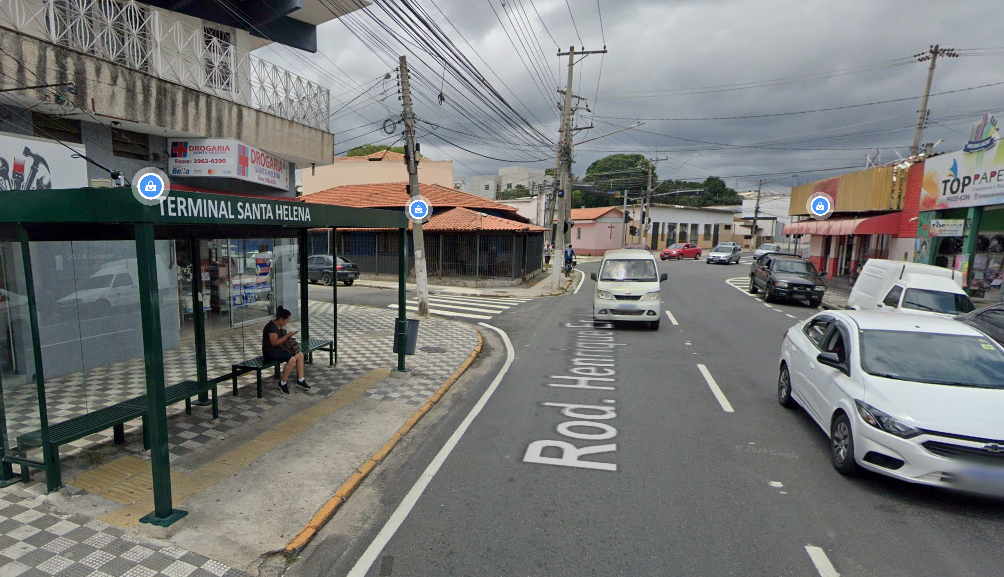 Homem tenta jogar criança de 5 anos contra carros em rua de Jacareí e mãe salva filha da morte