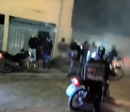 casa depredada por motoboys em Caraguatatuba
