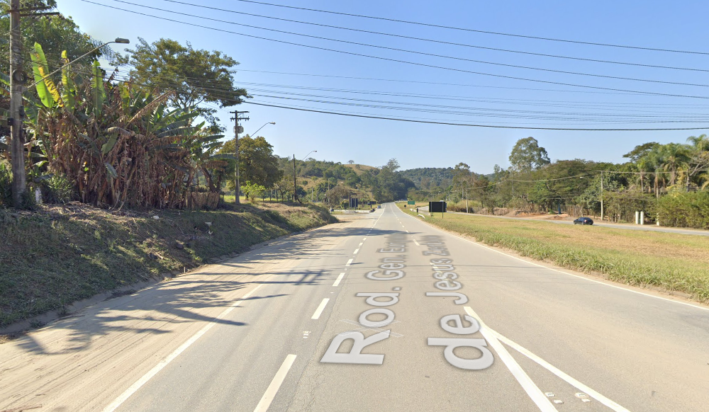 Caminhão tomba