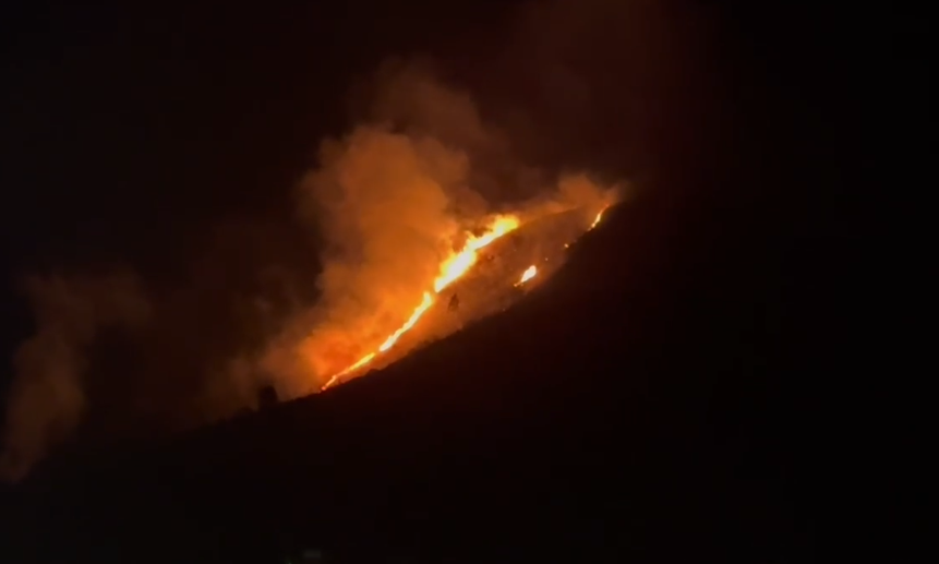 Incêndio atinge morros de Caraguatatuba
