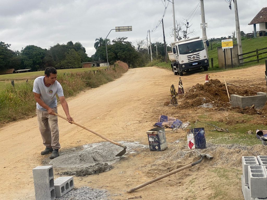 Prefeitura de Caçapava diz que uso de maquinário público