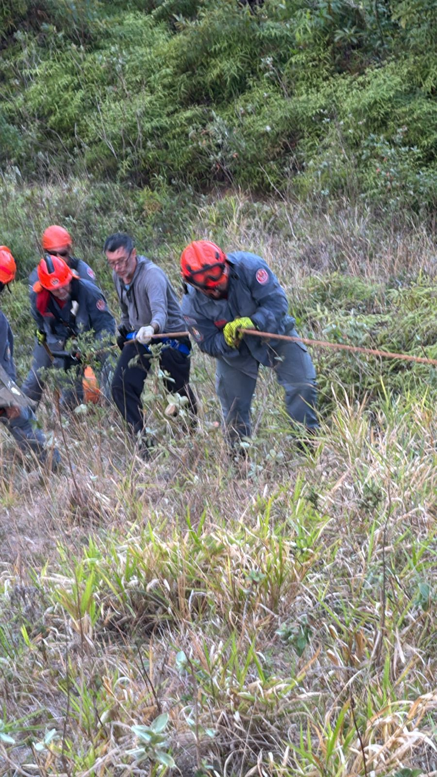 Piloto de asa-delta morre ao sofrer queda em Caraguatatuba
