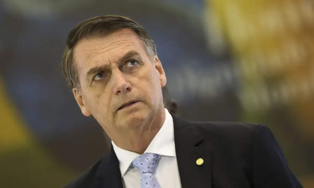 Alexandre de Moraes determina que Bolsonaro use tornozeleira eletrônica e impõe restrições severas; veja quais 1 Alexandre de Moraes determina que Bolsonaro use tornozeleira eletrônica