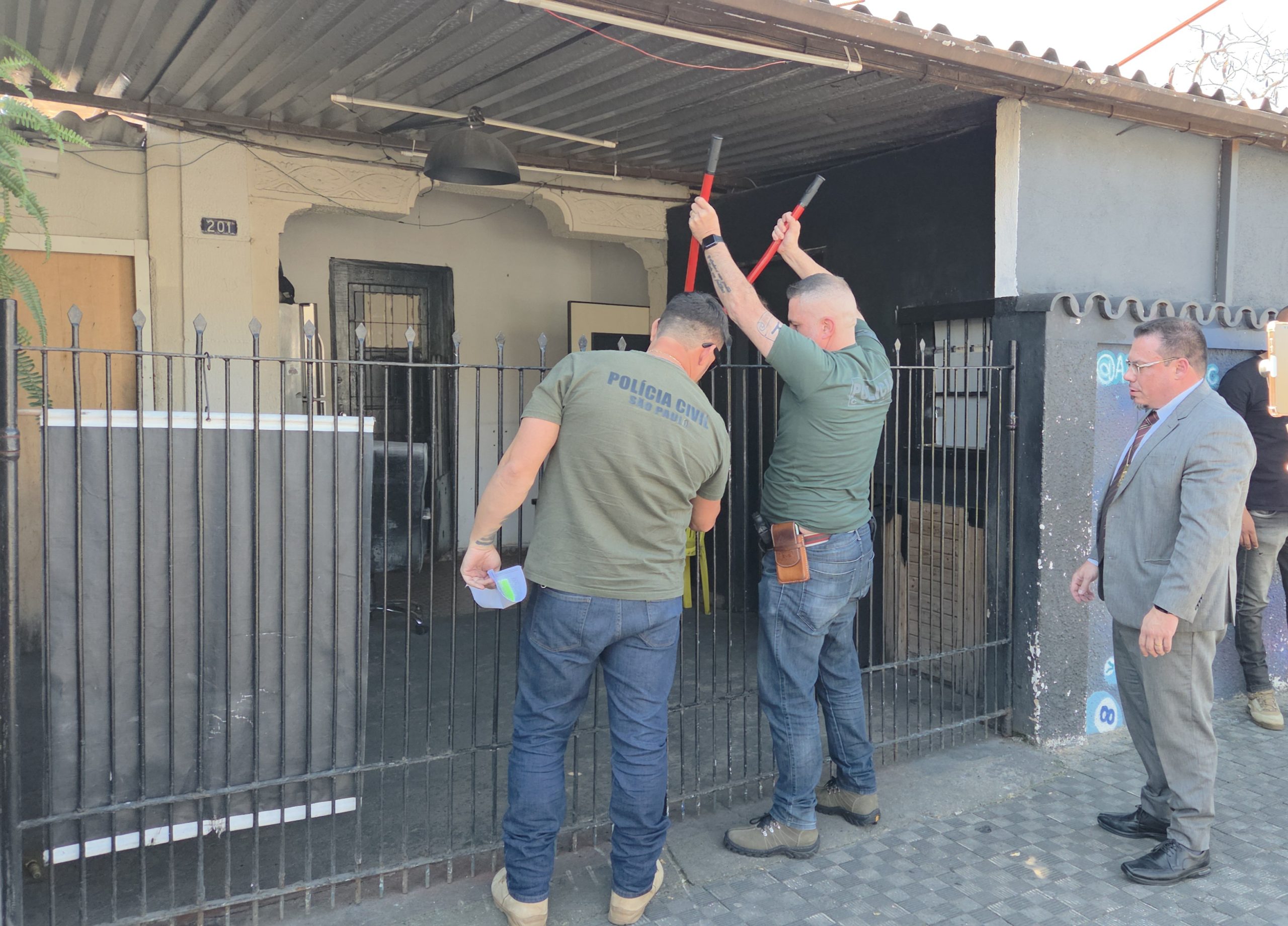 Operação “Última Dose” fecha adega e apreende bebidas alcoólicas irregulares em São José dos Campos