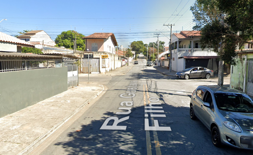 Jovem é baleado no rosto