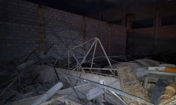 Muro em de construção cai sobre seis casas e deixa quatro feridos em Jacareí