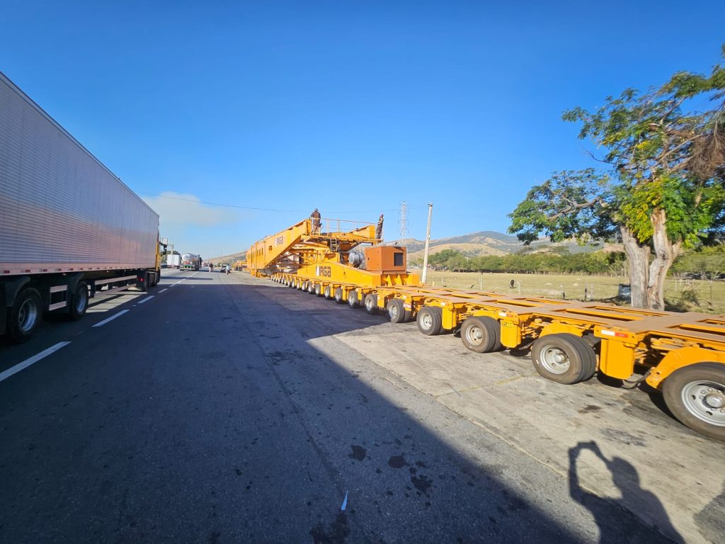 Depois de pane ser resolvida, mega carga com transformador de 845 toneladas chega a Roseira; veja as próximas etapas na Via Dutra 1 mega carga com transformador de 845 toneladas chega a Roseira