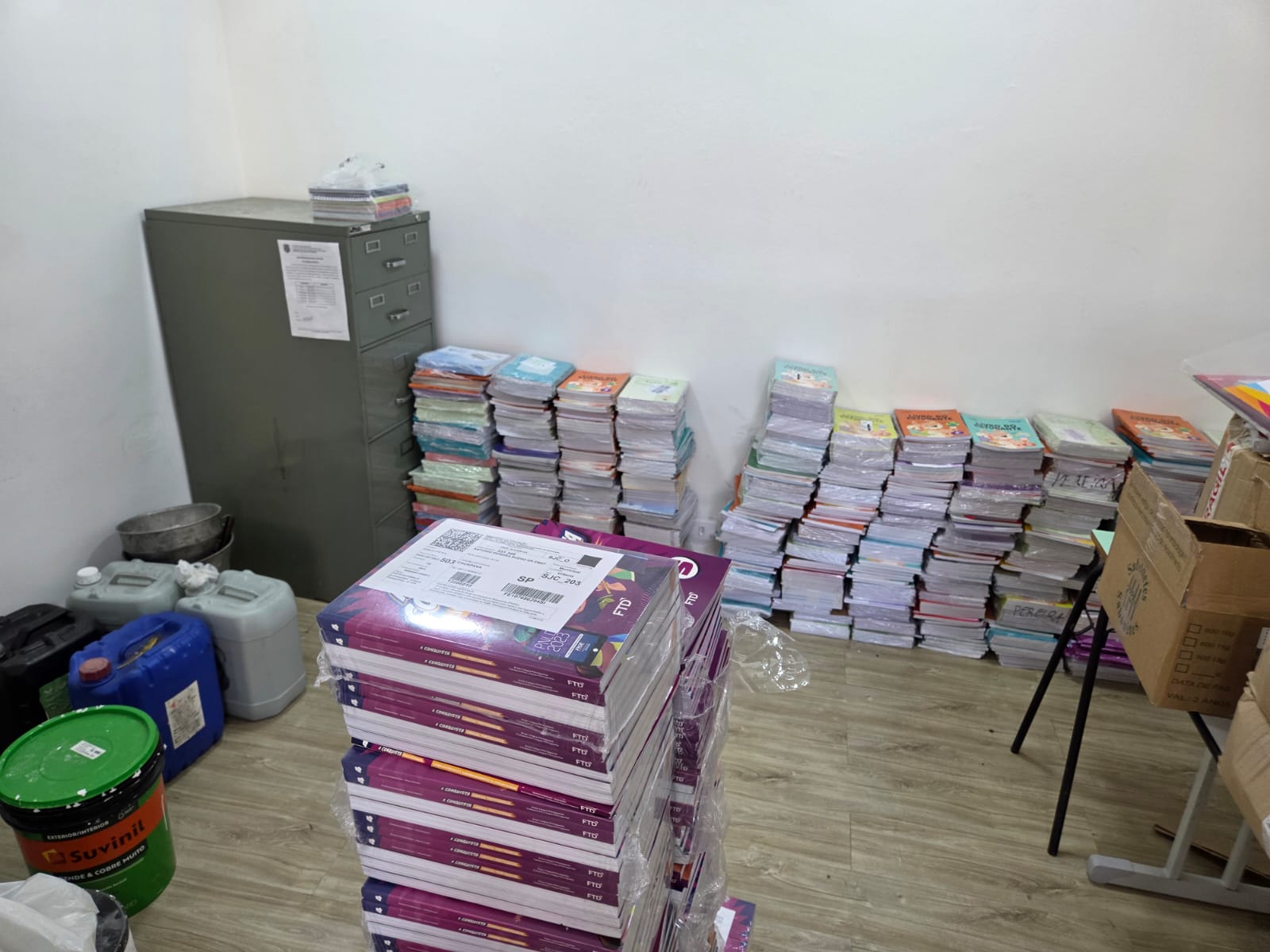 “Não tinha nada mofado”, diz delegado sobre livros que teriam sido descartados irregularmente em Caçapava