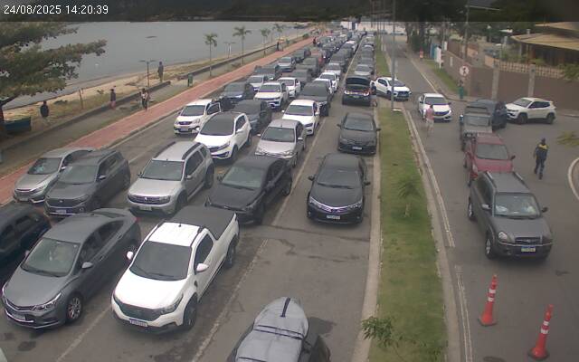 Travessia de balsa entre Ilhabela e São Sebastião