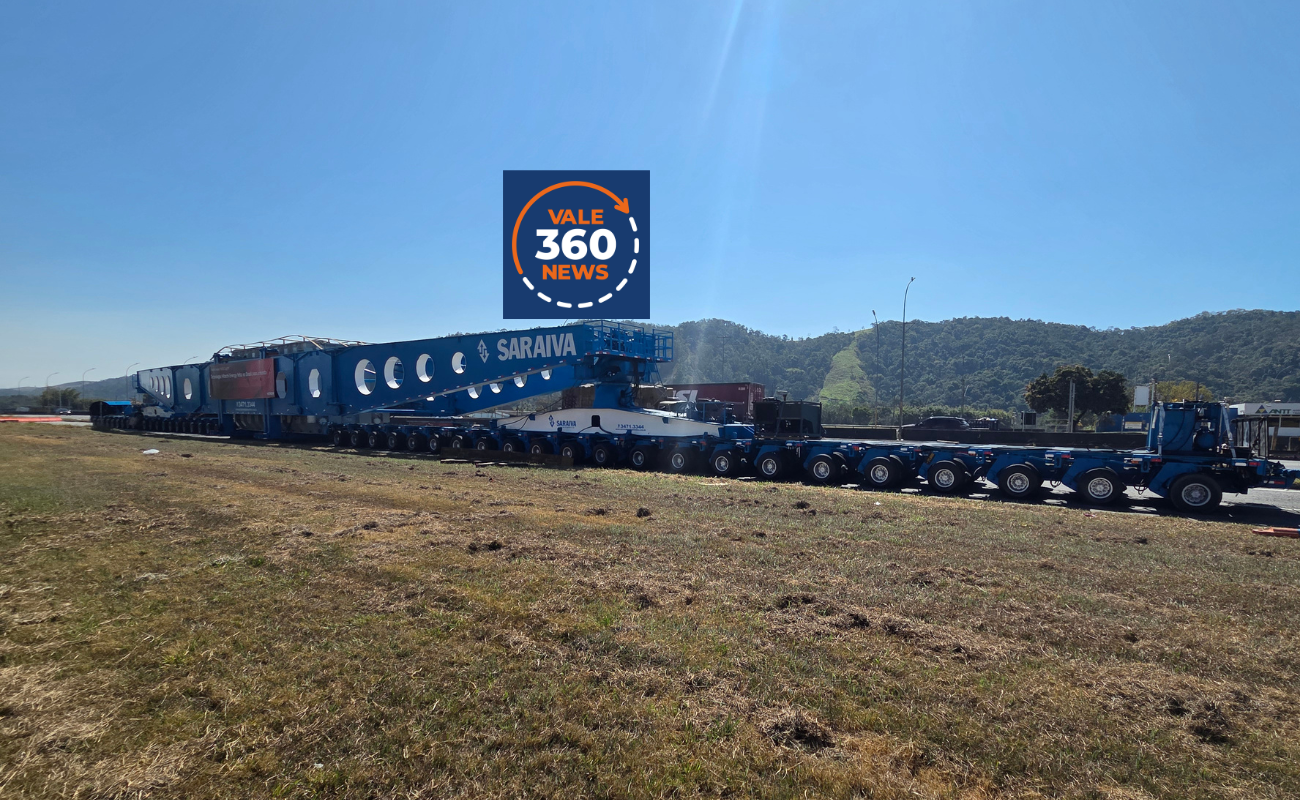 Carreta com transformador de mais de 800 toneladas