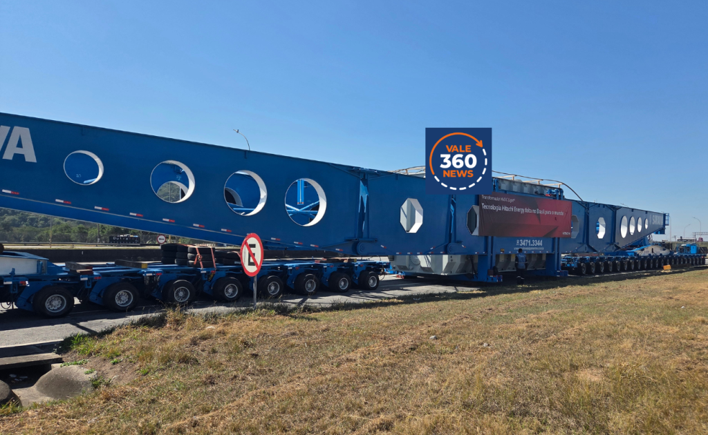 Carreta com transformador de mais de 800 toneladas
