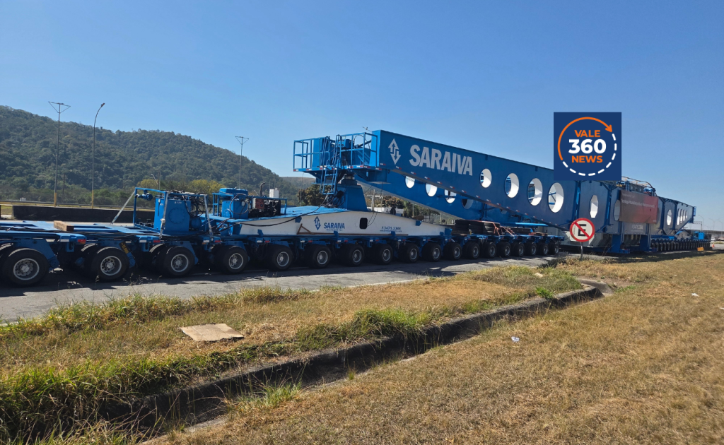 Carreta com transformador de mais de 800 toneladas