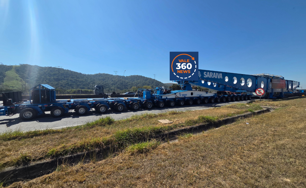 Carreta com transformador de mais de 800 toneladas