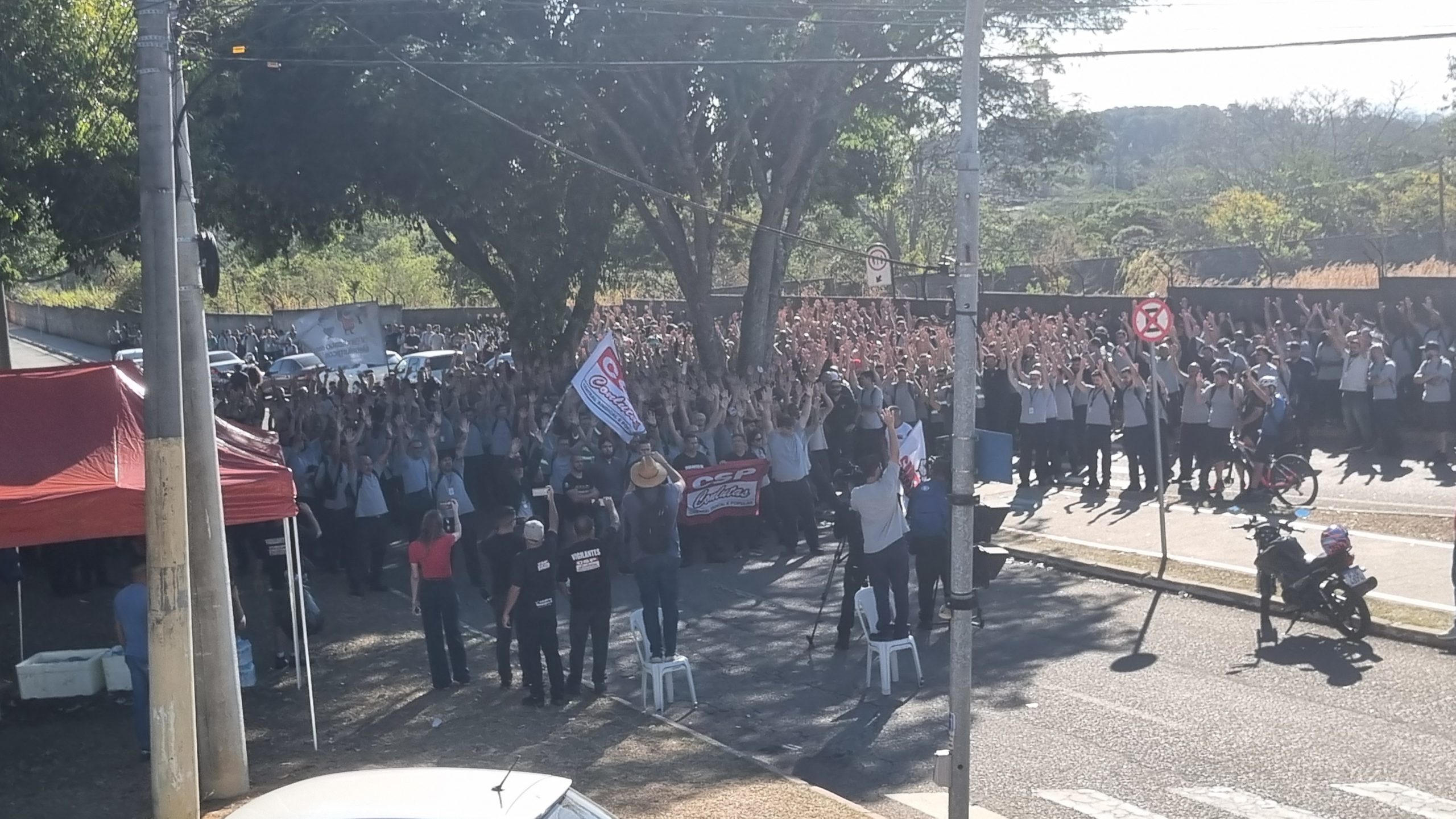 Trabalhadores rejeitam proposta da Embraer e mantém greve