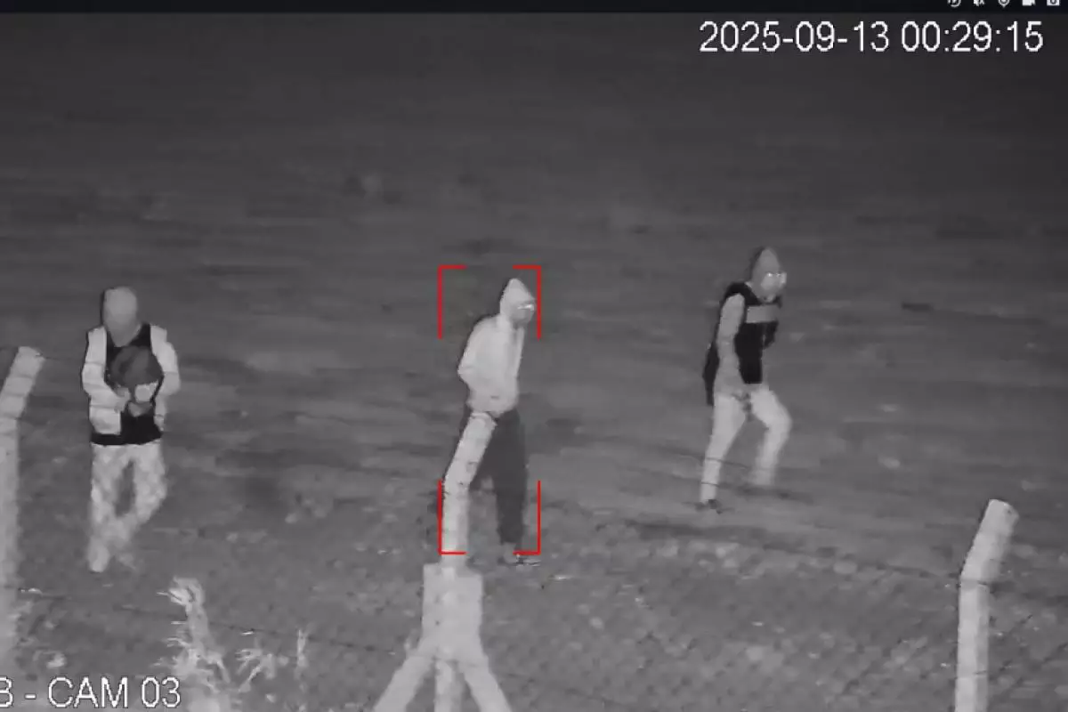 bandidos trocam tiros com a PM