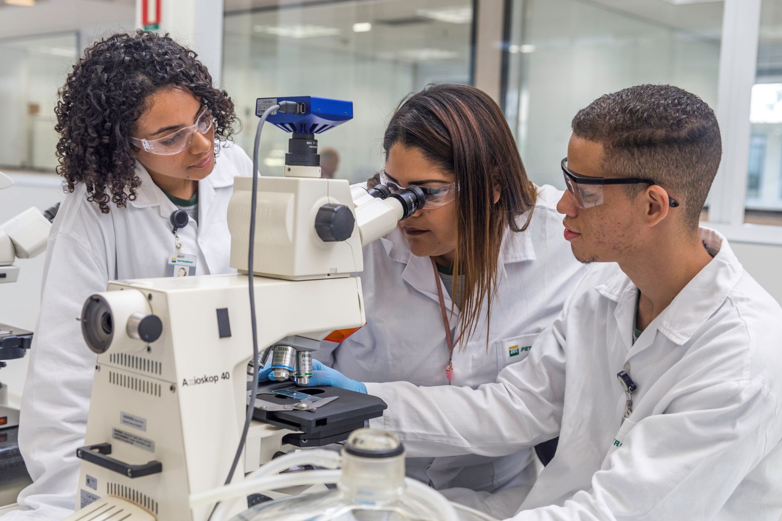 Petrobras tem 30 vagas para jovens aprendizes em São José dos Campos. Saiba como concorrer