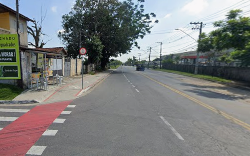 motorista embriagado bate em fachada de bar