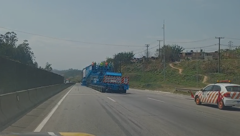 megacargas na Via Dutra
