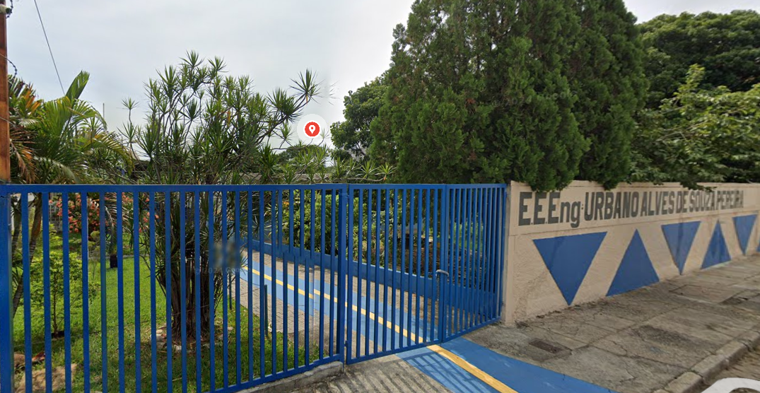 Briga na porta de escola em Taubaté termina com um esfaqueado e um agredido a marteladas. PM apreende martelo e dois vão para o hospital