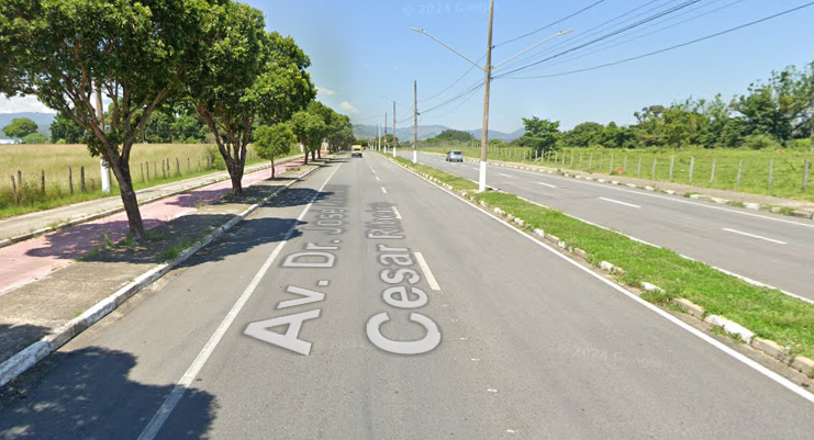 jovem motociclista