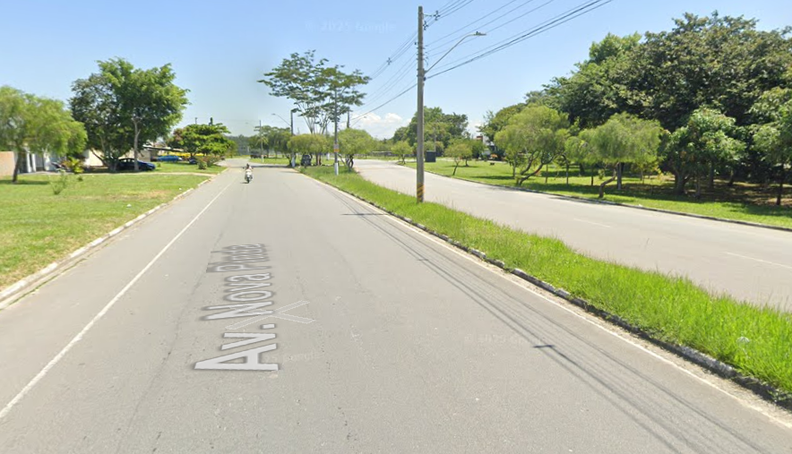 Carro bate em poste e motorista sem cinto morre em Pinda