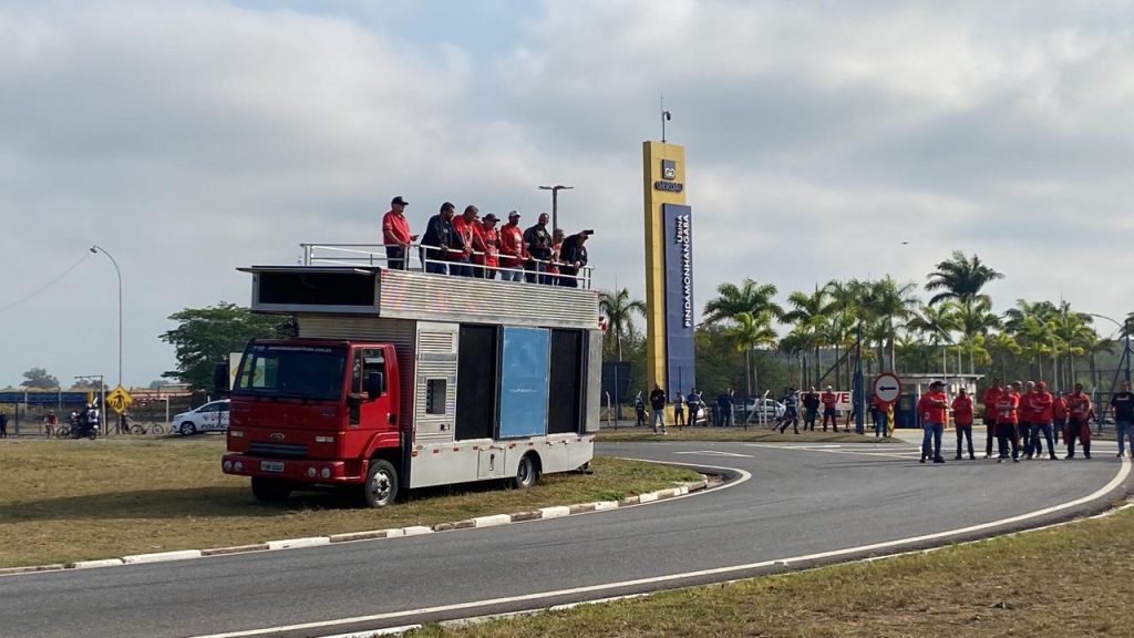 Trabalhadores encerram greve na Gerdau Pinda, após negociação do Sindicato dos Metalúrgicos com a empresa 2 greve na Gerdau Pinda