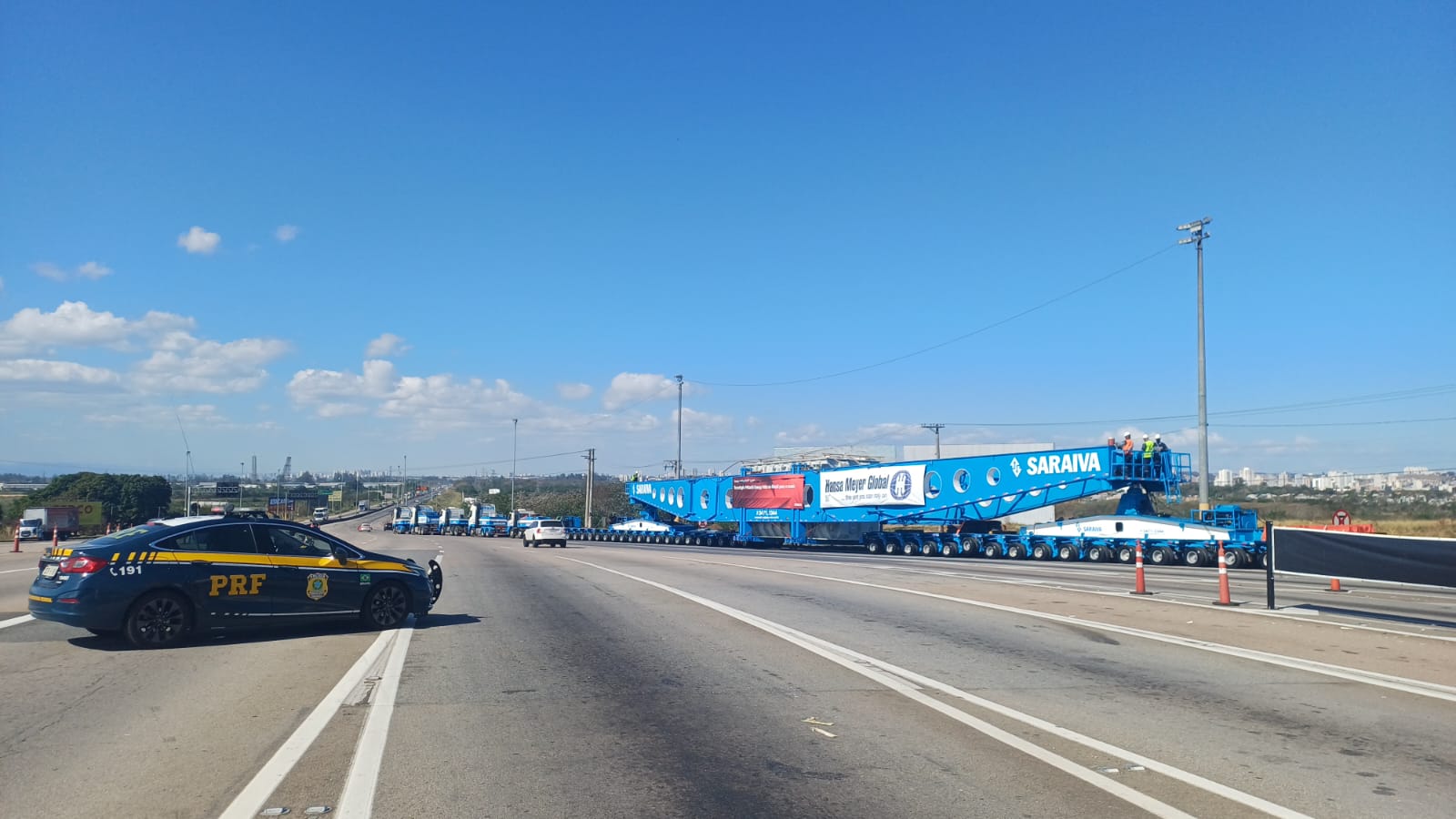 Carreta superdimensionada com transformador de 800 toneladas