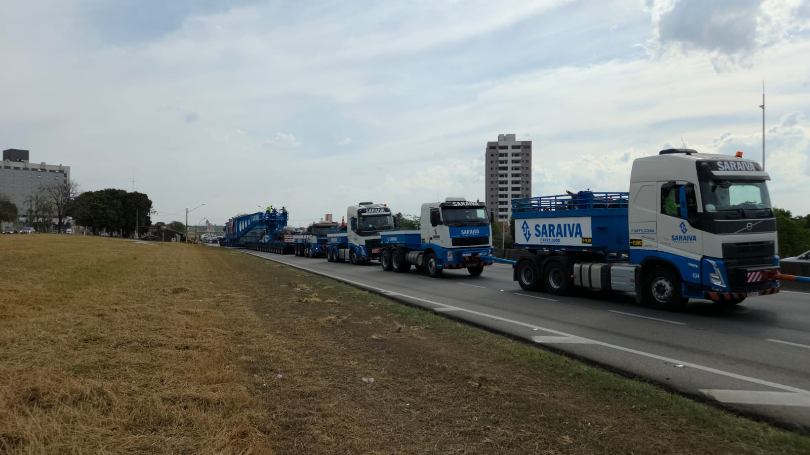 Carreta com transformador de mais de 800 toneladas se desloca 37 km