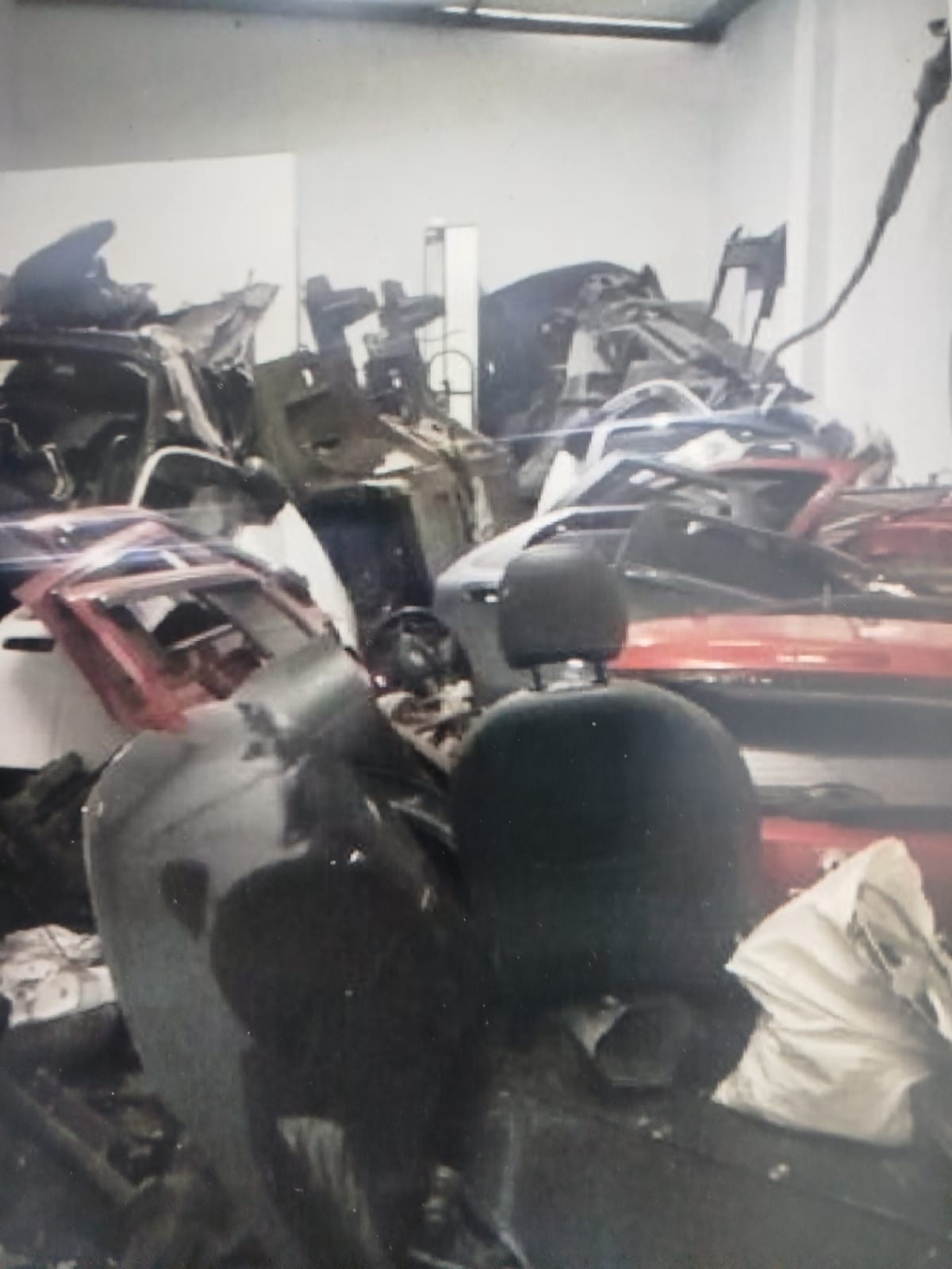 PM de São José dos Campos flagra desmanche, prende mecânico e apreende carro furtado e peças de outros veículos