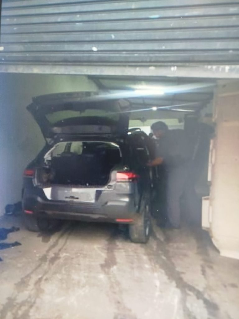 PM de São José dos Campos flagra desmanche, prende mecânico e apreende carro furtado e peças de outros veículos 1 PM de São José dos Campos flagra desmanche