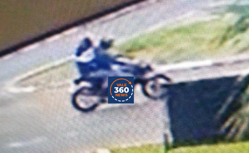 Professora é rendida por dupla em moto e tem carro levado em Pinda