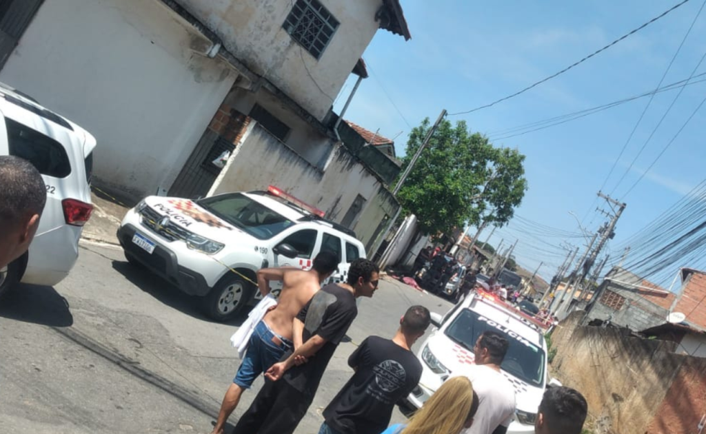 Homem é morto com quase 20 tiros em plena luz do dia em rua de São José dos Campos
