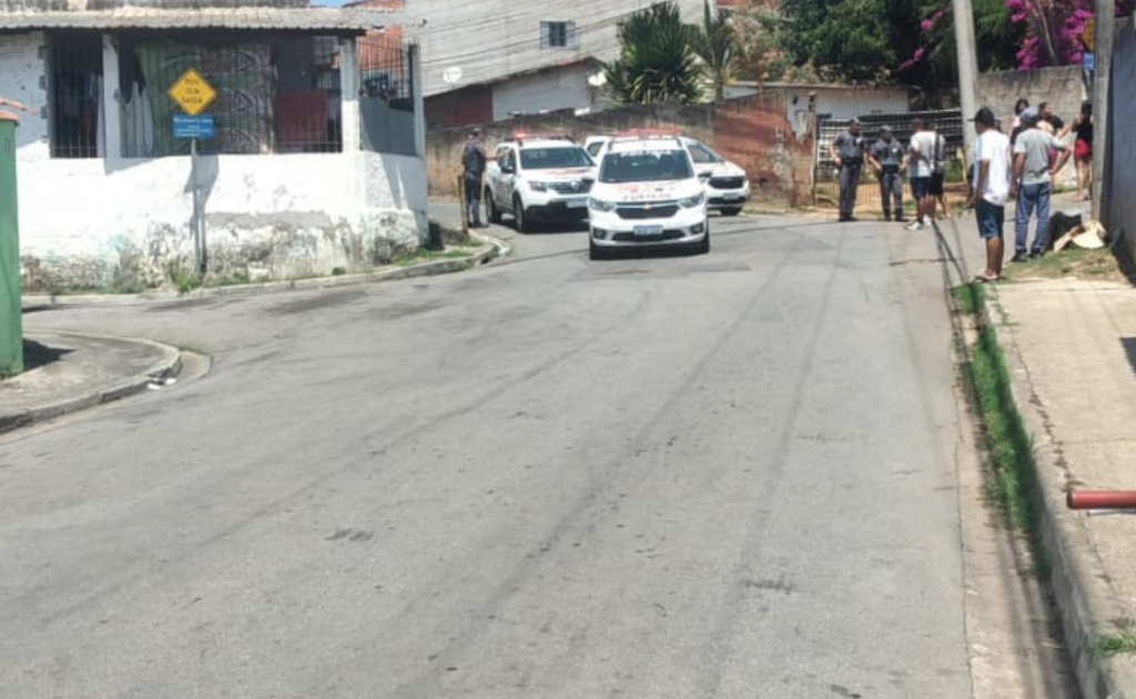 Homem é morto com quase 20 tiros em plena luz do dia em rua de São José dos Campos