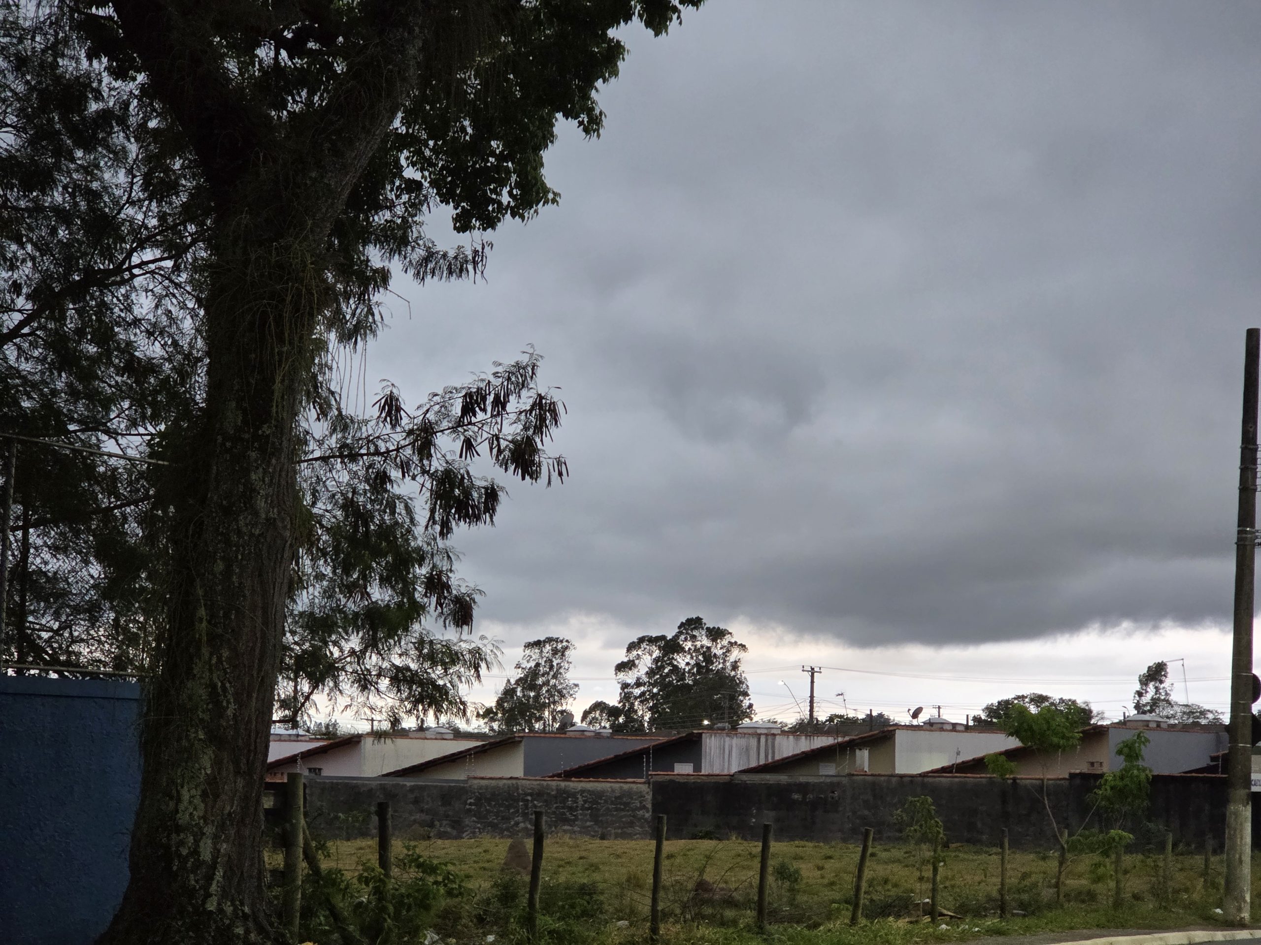 Frente fria muda o tempo no Vale do Paraíba