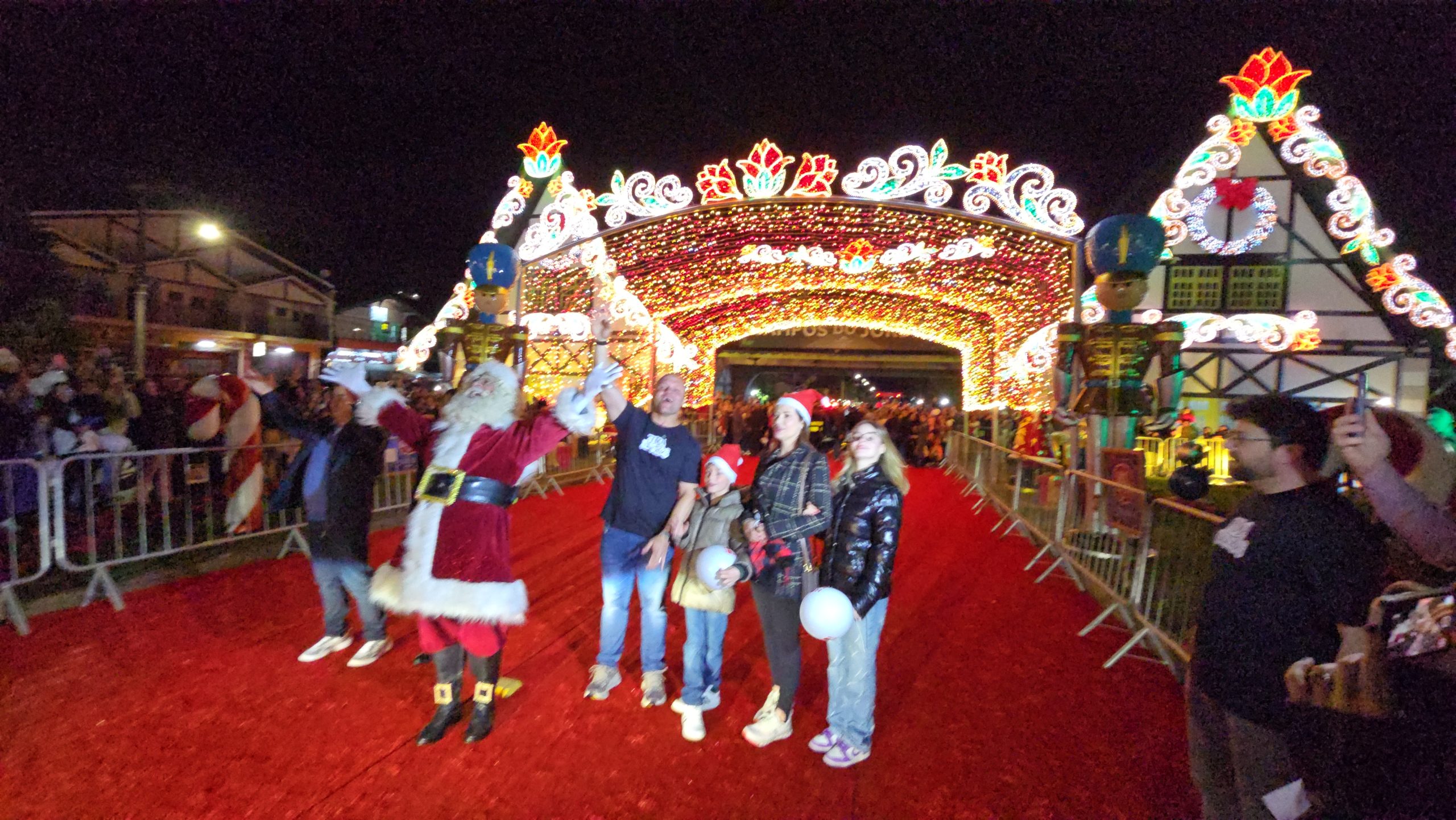 Natal dos Sonhos 2025 em Campos do Jordão é o mais iluminado de todos os tempos e tem decoração inédita