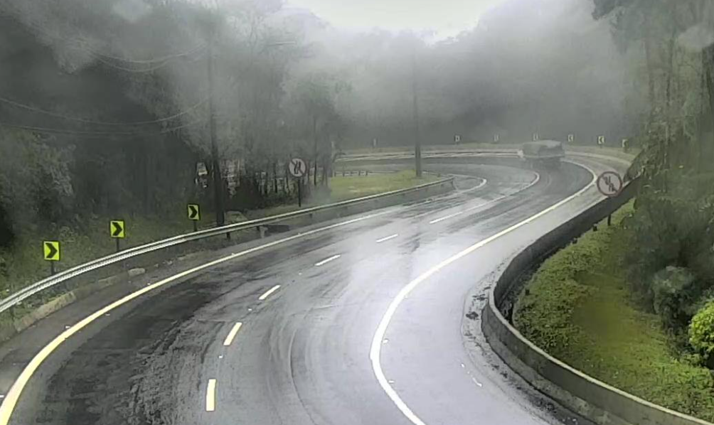 Serra Antiga da Rodovia dos Tamoios é liberada depois de mais de 40 horas fechada por causa das chuvas