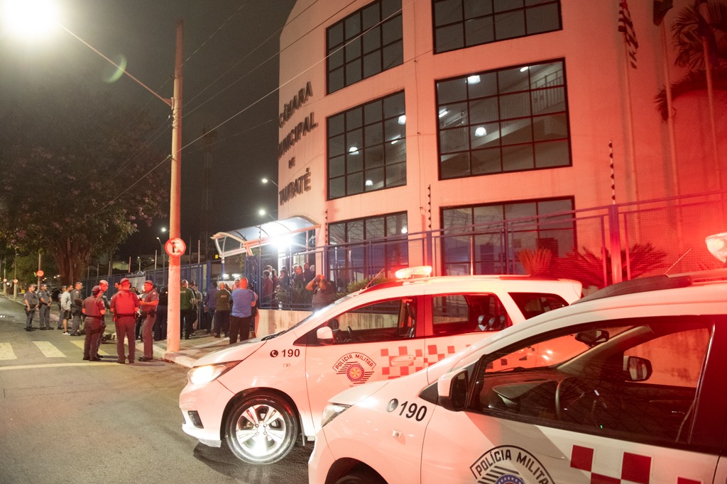 Sessão da Câmara de Taubaté acaba na delegacia