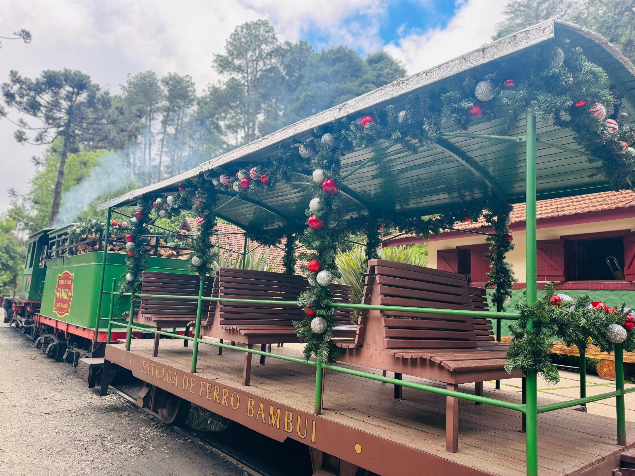 Natal no Parque Bambuí, em Campos do Jordão, começa nesta sexta (31) com Maria Fumaça de 1920 iluminada e oficinas gratuitas 2 Natal no Parque Bambuí