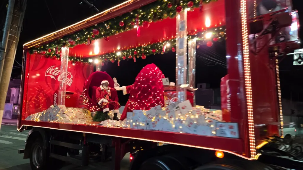 Caravana de natal Coca-Cola passa por São José dos Campos, atrai multidão em Caçapava e a próxima parada é em Campos do Jordão 4 Caravana de natal Coca