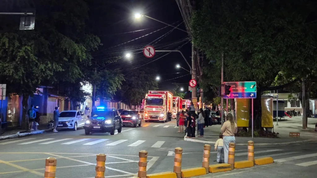 Caravana de natal Coca-Cola passa por São José dos Campos, atrai multidão em Caçapava e a próxima parada é em Campos do Jordão 6 WhatsApp Image 2025 11 27 at 23.19.56 3