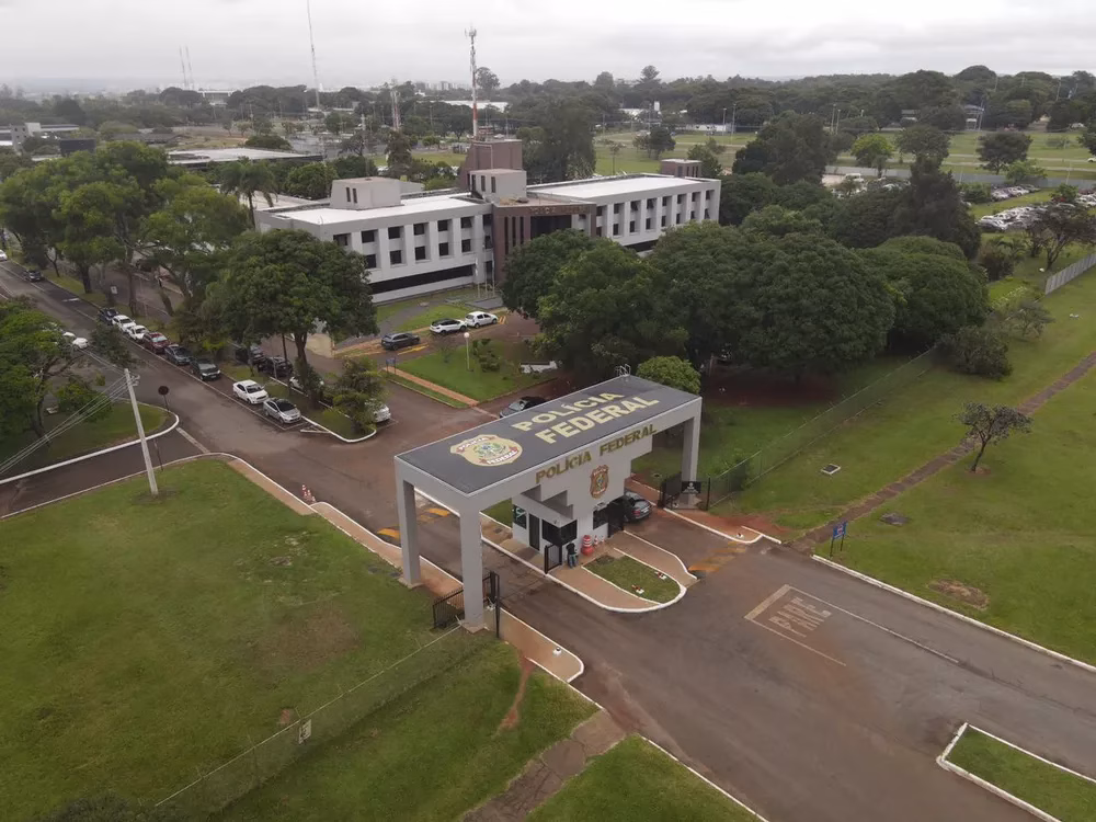 Bolsonaro deve ficar preso na Superintendência da PF em Brasília. Saiba como é