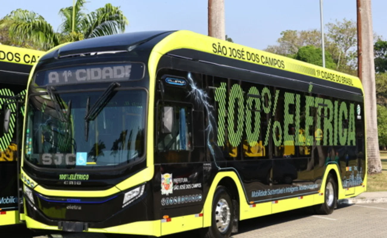 os primeiros ônibus da nova frota elétrica
